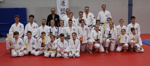 Die Teilnehmer der Jiudo Prüfung